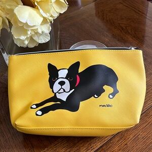 Marc Tetro makeup bag in cheery yellow! Zippered, the essential bag!